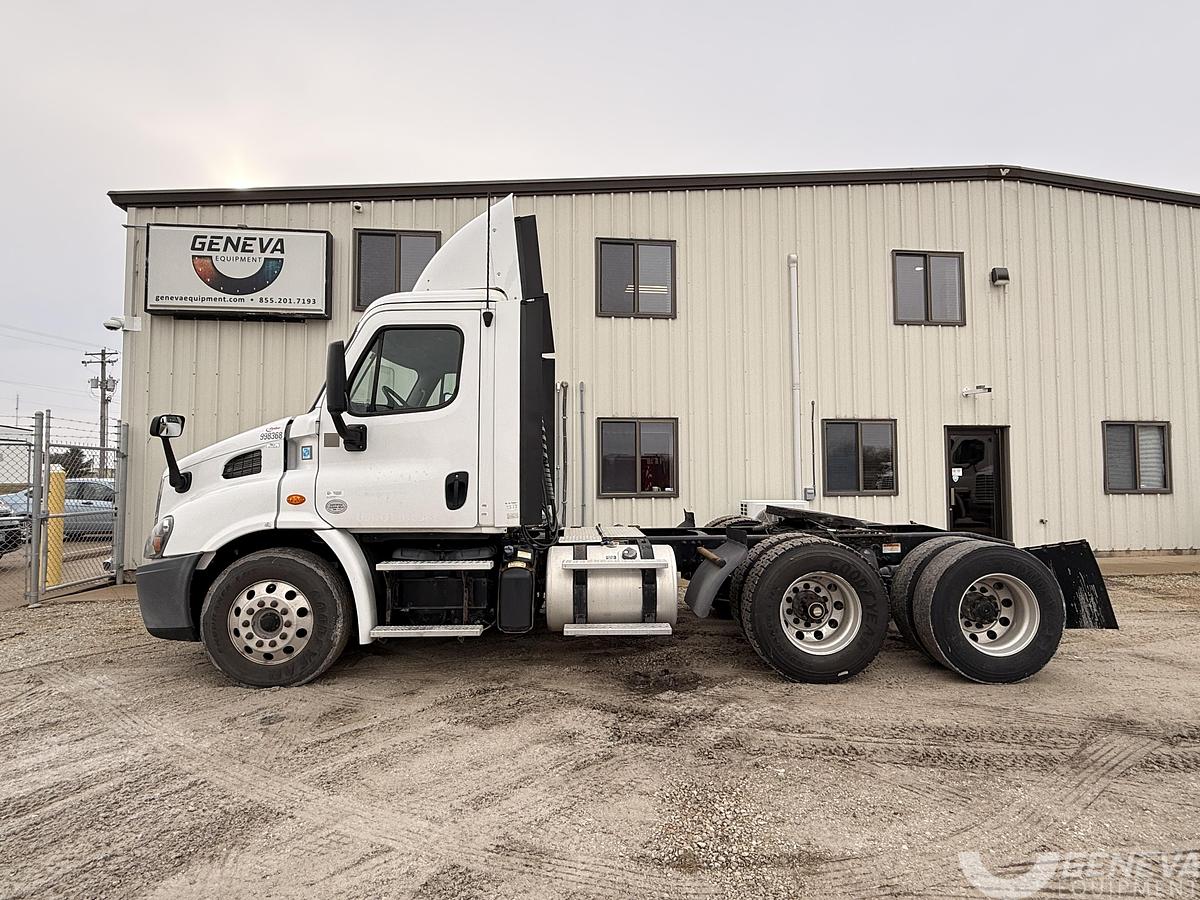 Used 2018 Freightliner Cascadia 113