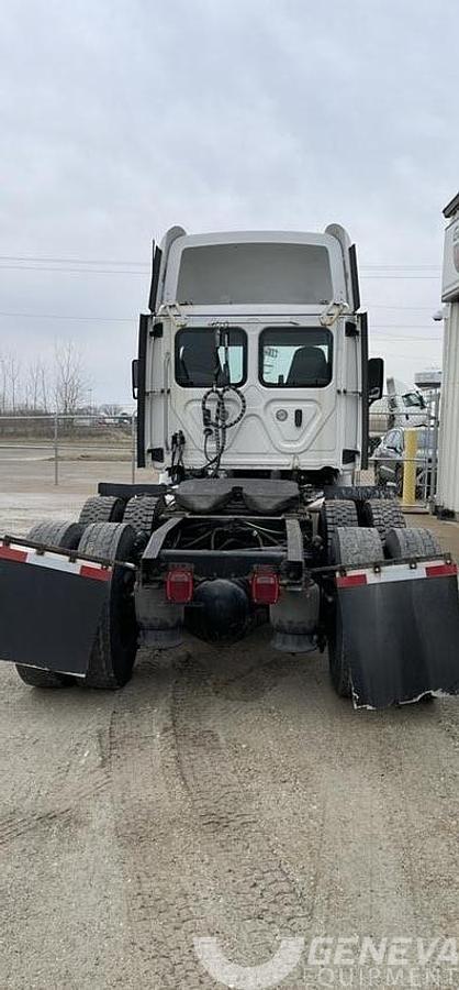 Used 2018 Freightliner Cascadia 113