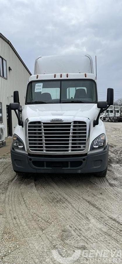 Used 2018 Freightliner Cascadia 113
