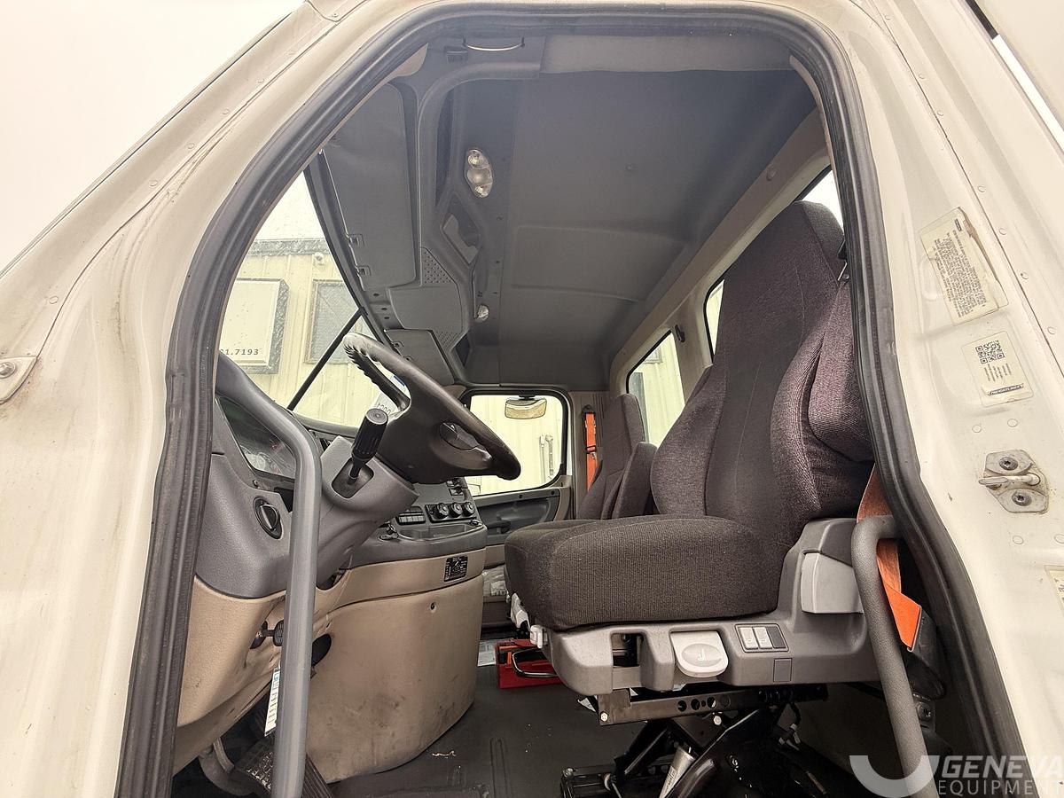 Used 2018 Freightliner Cascadia 113