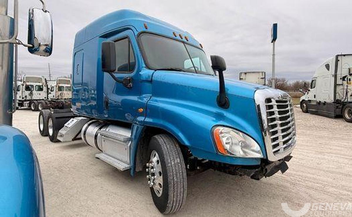 Used 2016 Freightliner CA 125