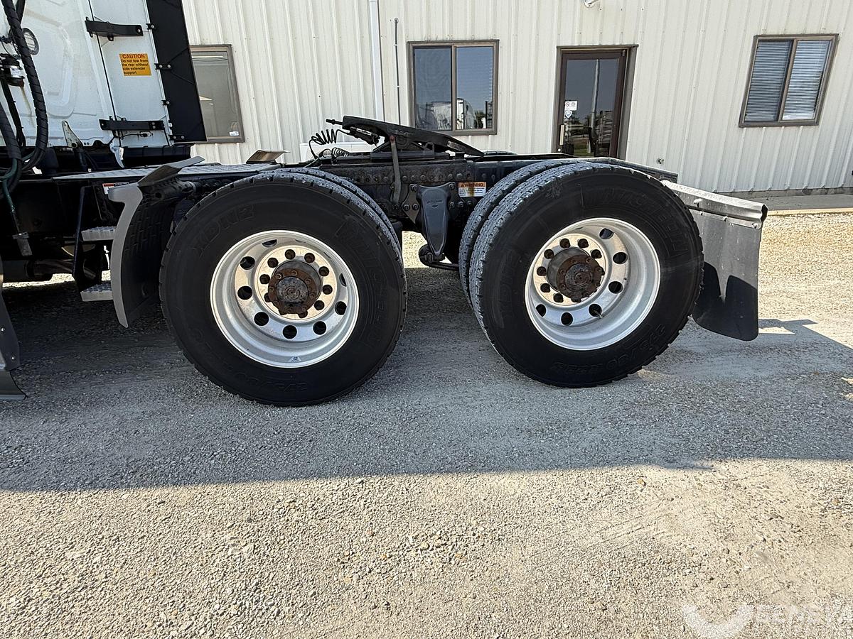 Used 2021 Freightliner Cascadia 126