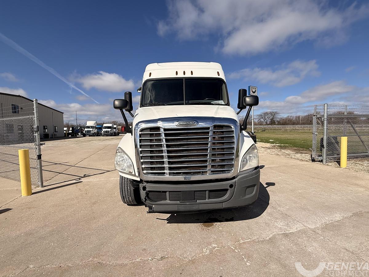 Used 2014 Freightliner CA 125