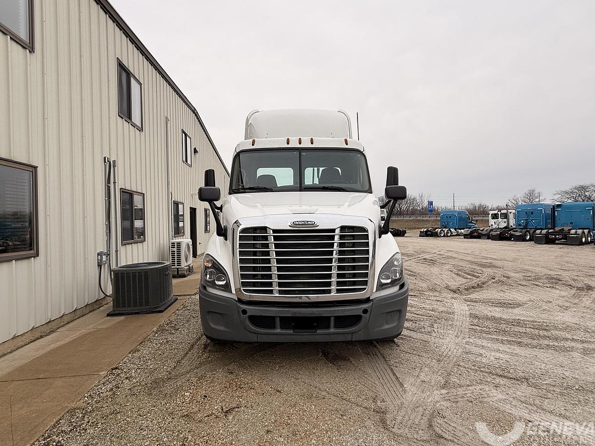 Used 2018 Freightliner Cascadia 113