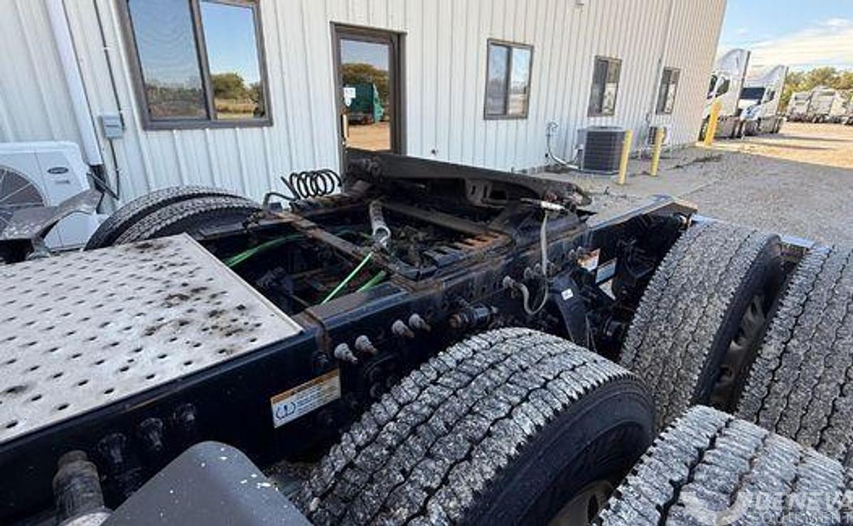 Used 2021 Freightliner Cascadia 126