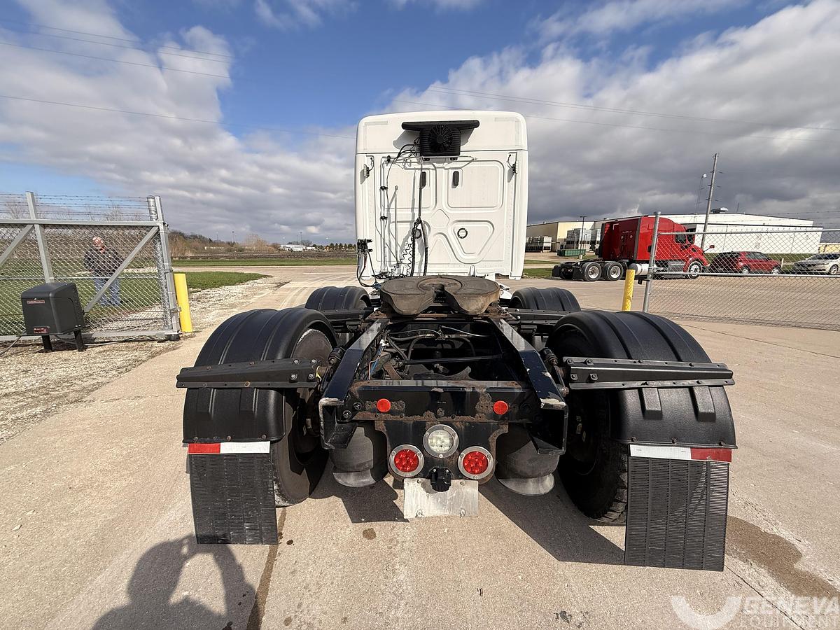 Used 2020 Freightliner Cascadia 113