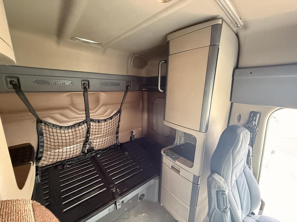 Used 2016 Freightliner CA 125
