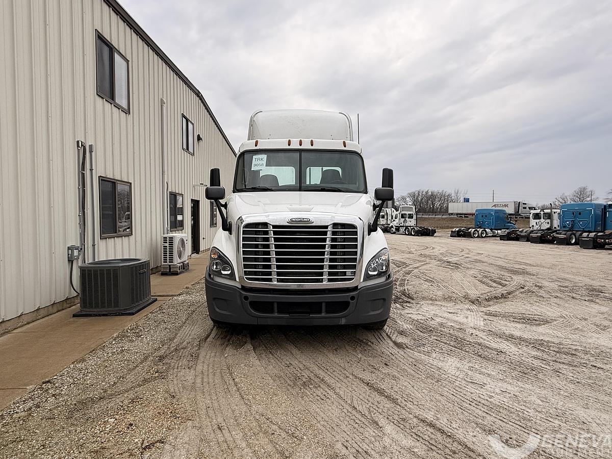 Used 2018 Freightliner Cascadia 113