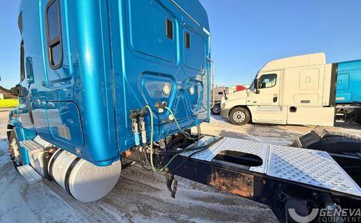 Used 2016 Freightliner CA 125