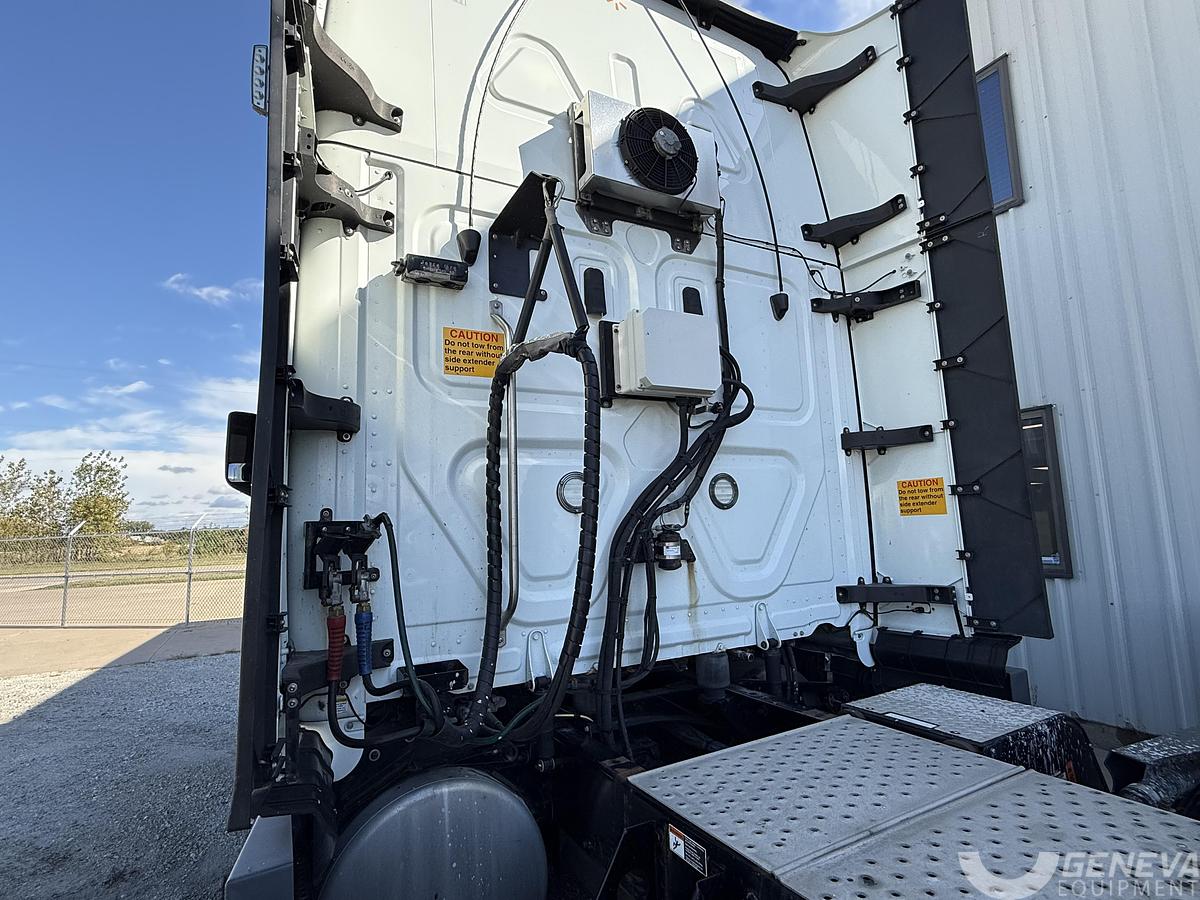 Used 2021 Freightliner Cascadia 126