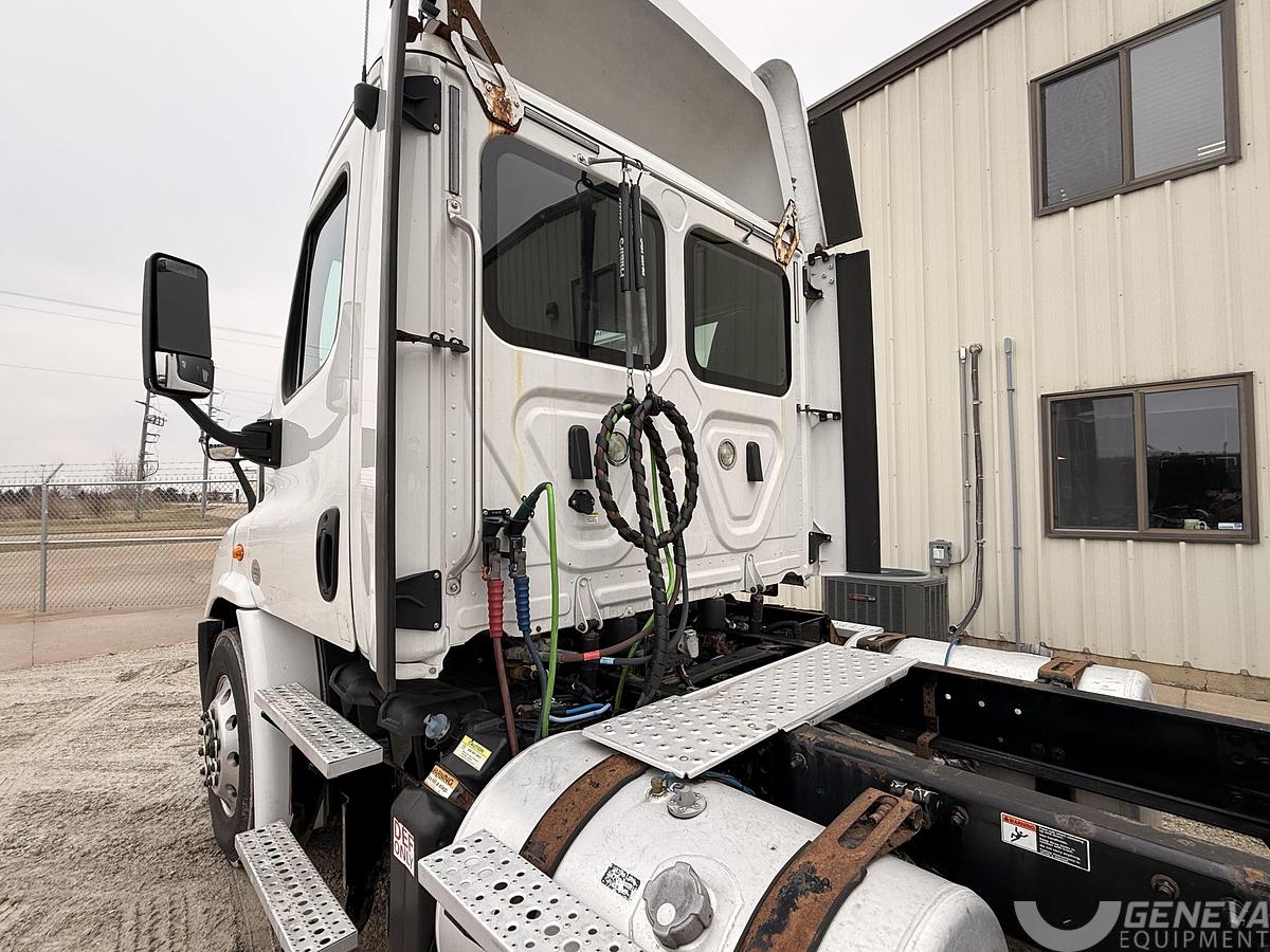 Used 2018 Freightliner Cascadia 113