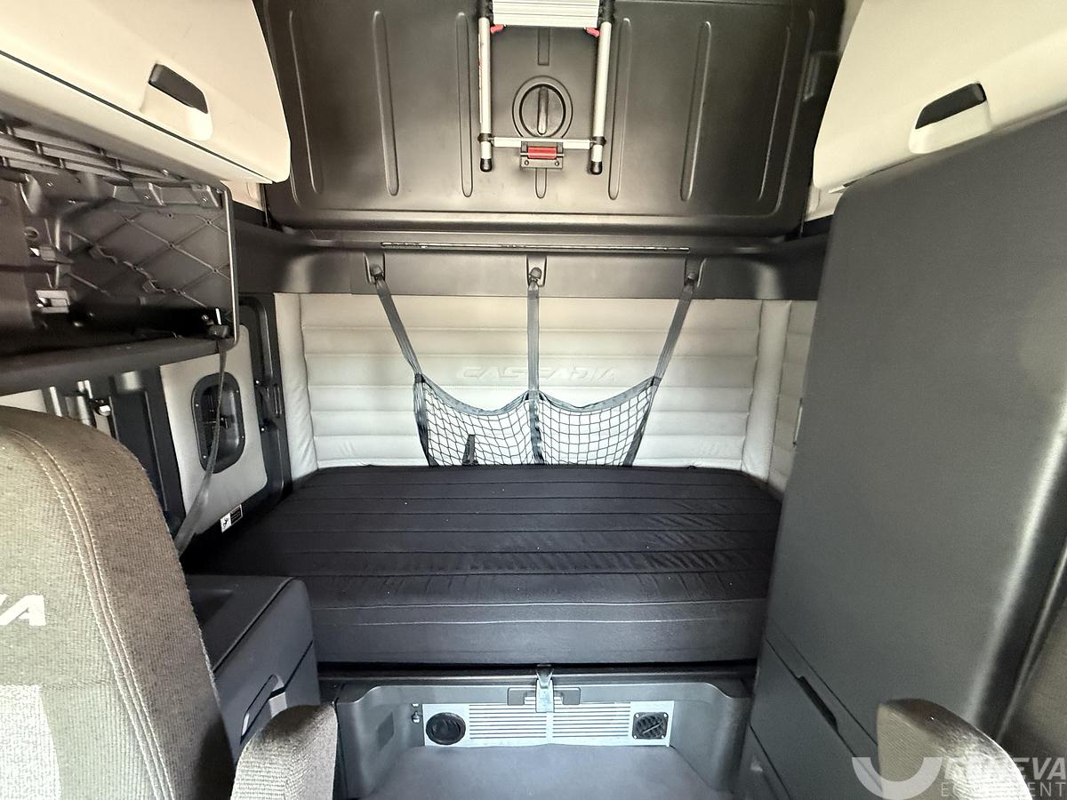 Used 2021 Freightliner Cascadia 126