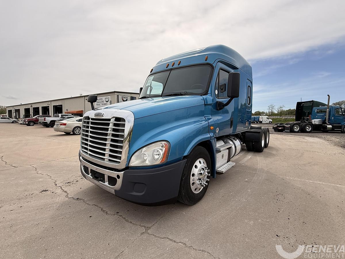 Used 2016 Freightliner CA 125