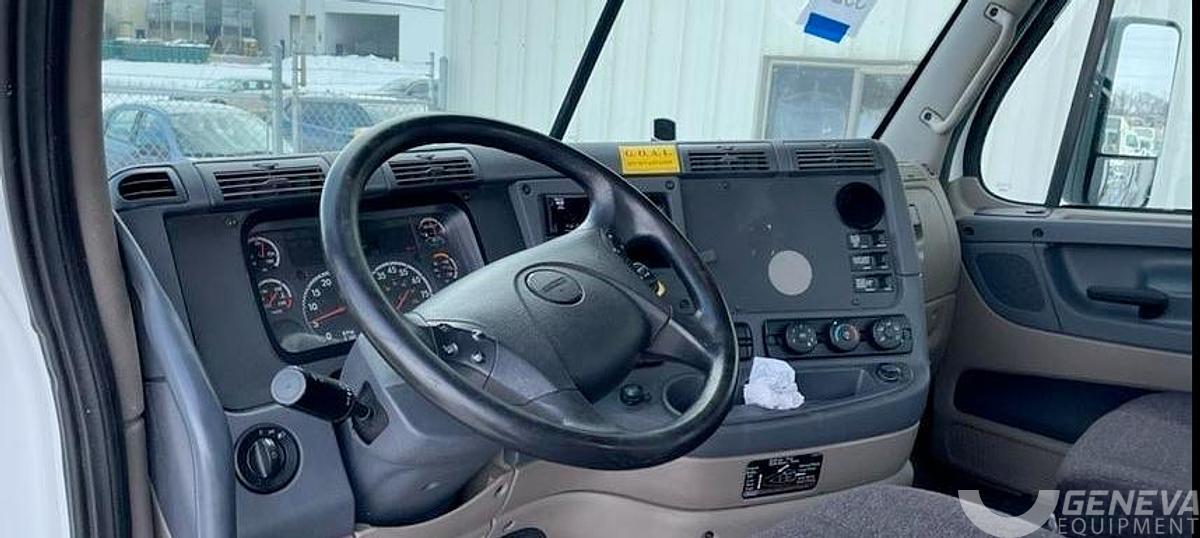 Used 2018 Freightliner Cascadia 113