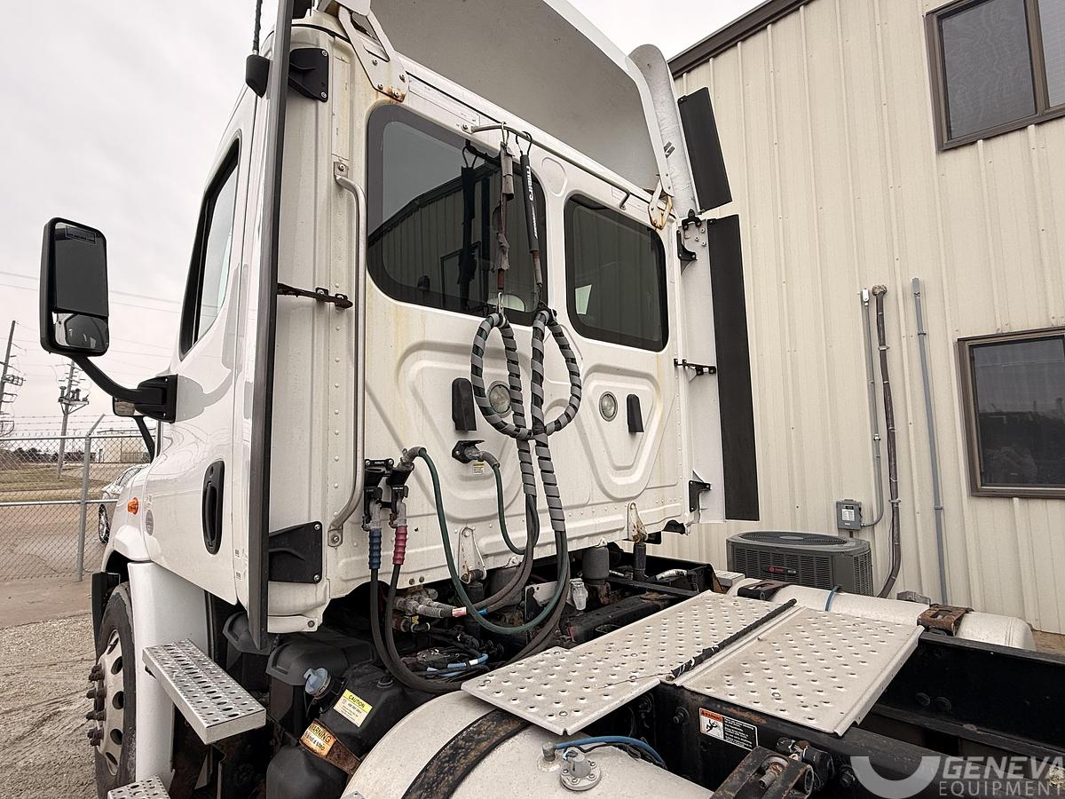 Used 2018 Freightliner Cascadia 113