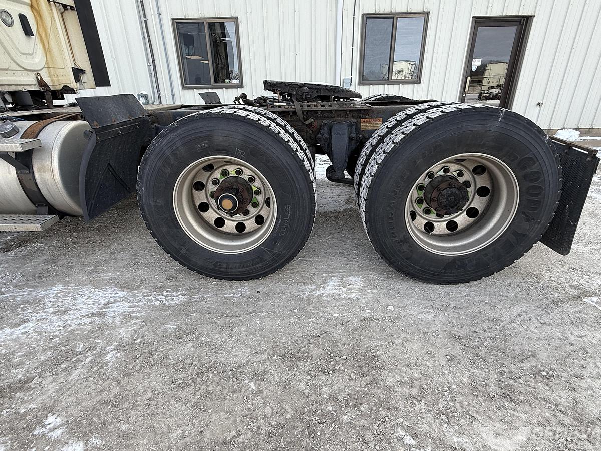 Used 2018 Freightliner Cascadia 113