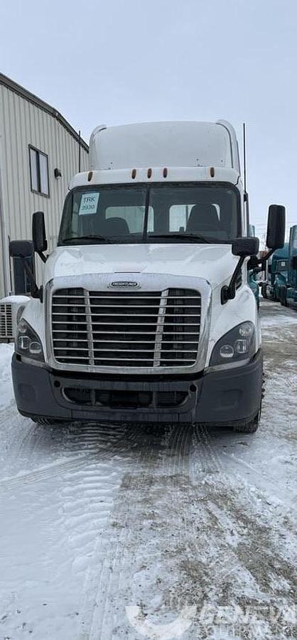 Used 2018 Freightliner Cascadia 113