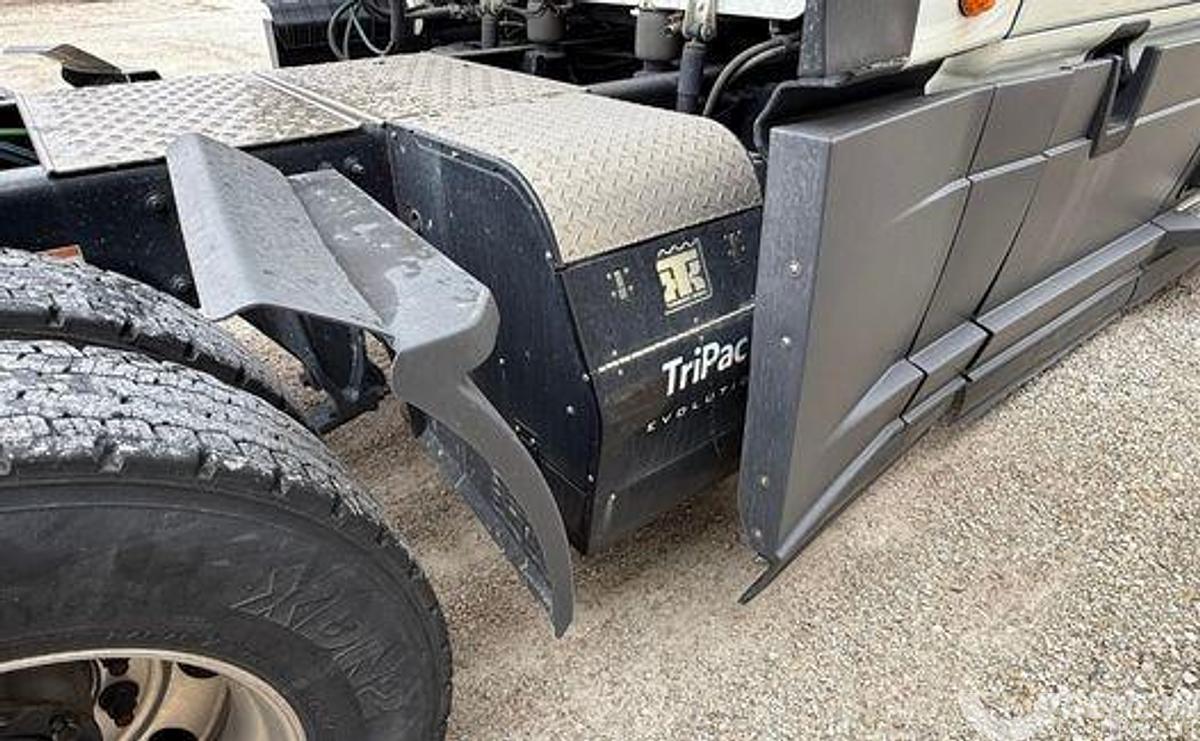 Used 2022 Freightliner Cascadia 126