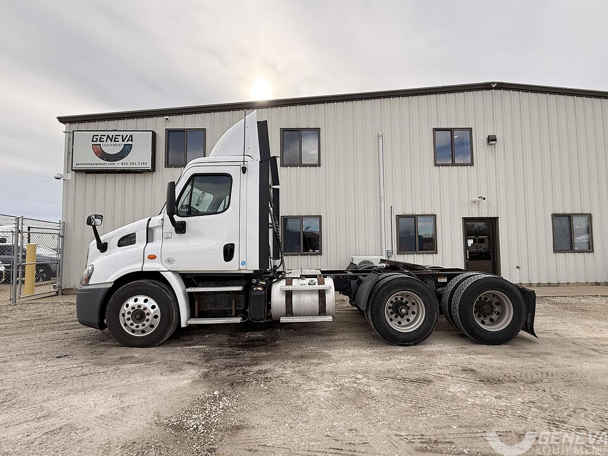 Used 2018 Freightliner Cascadia 113
