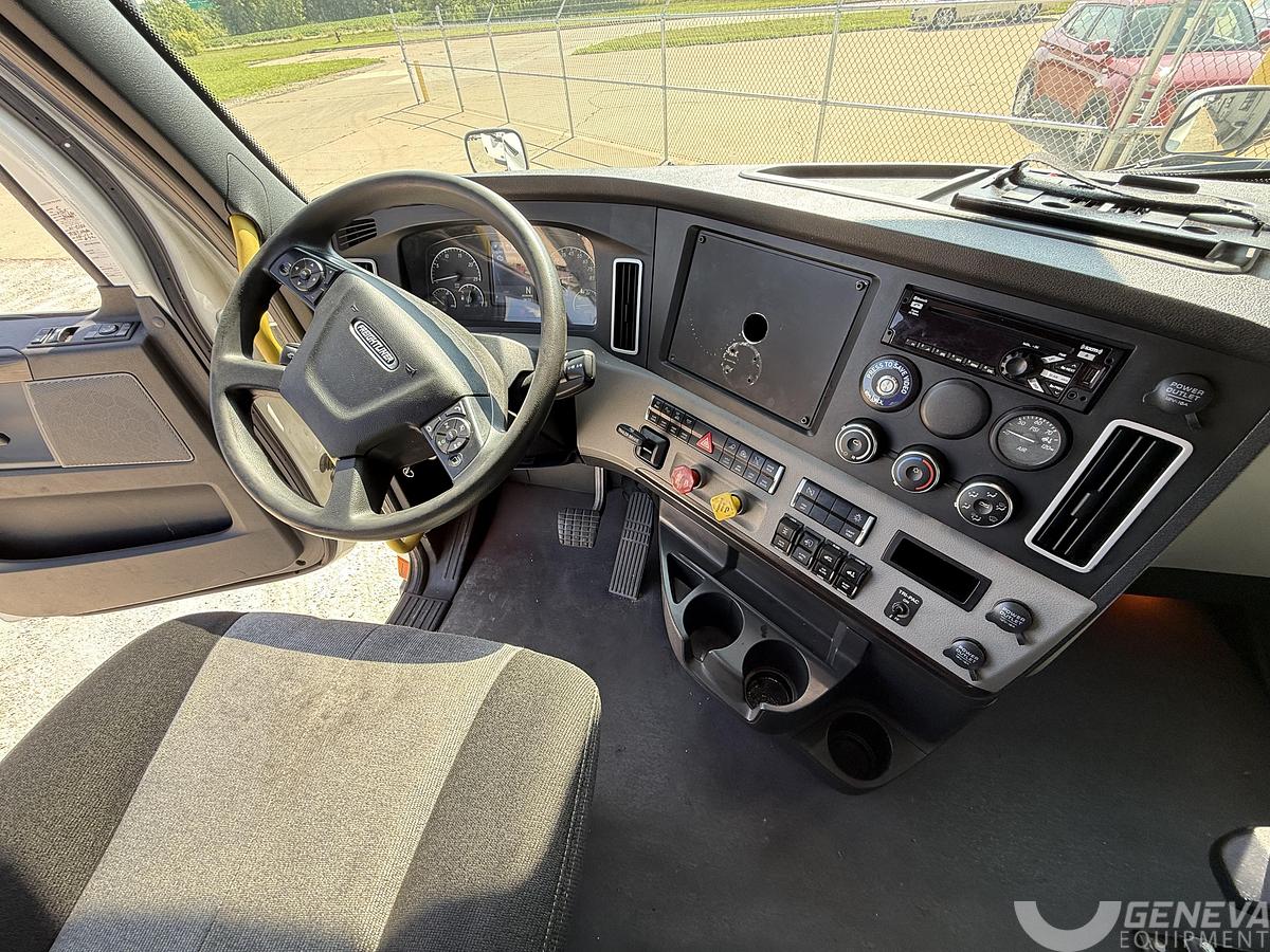 Used 2021 Freightliner Cascadia 126