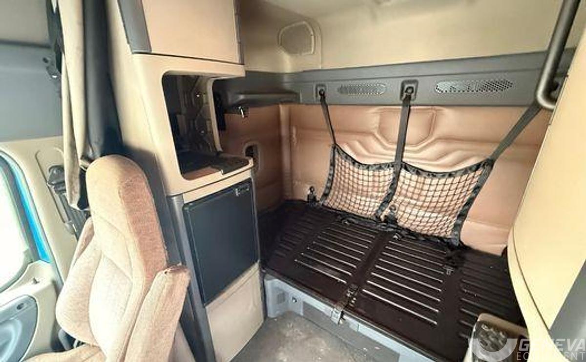 Used 2016 Freightliner CA 125