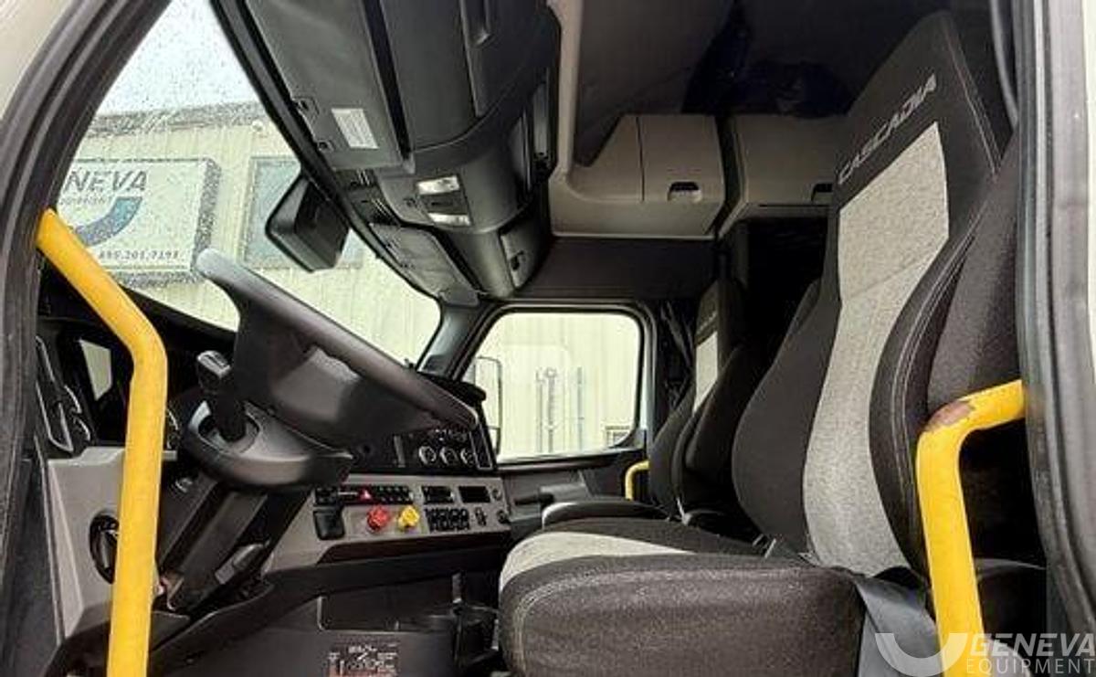 Used 2022 Freightliner Cascadia 126