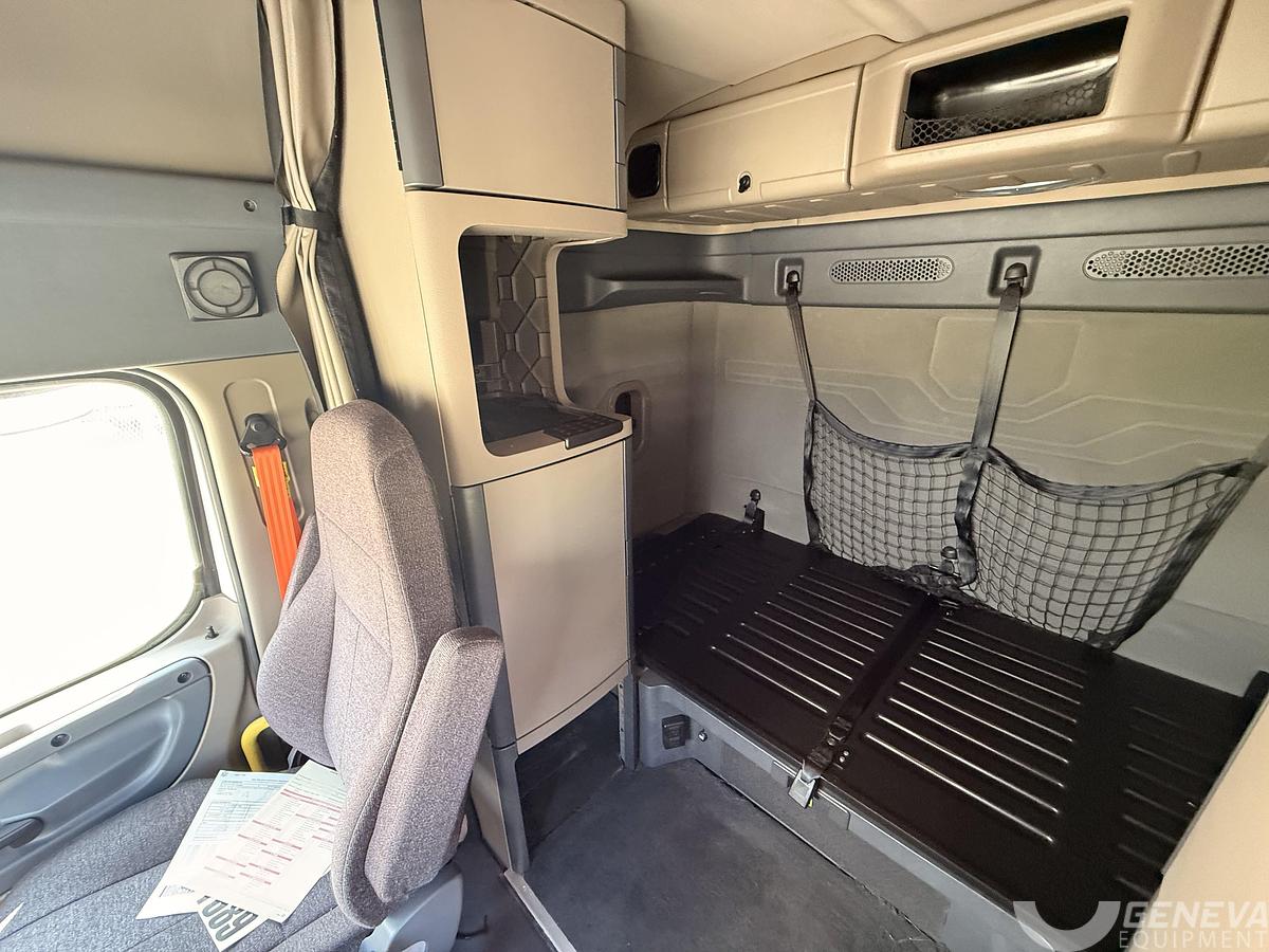Used 2020 Freightliner Cascadia 113