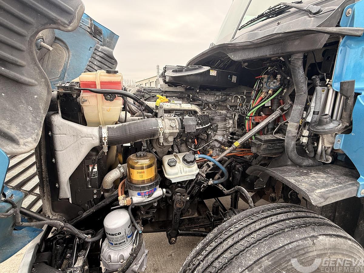 Used 2016 Freightliner CA 125
