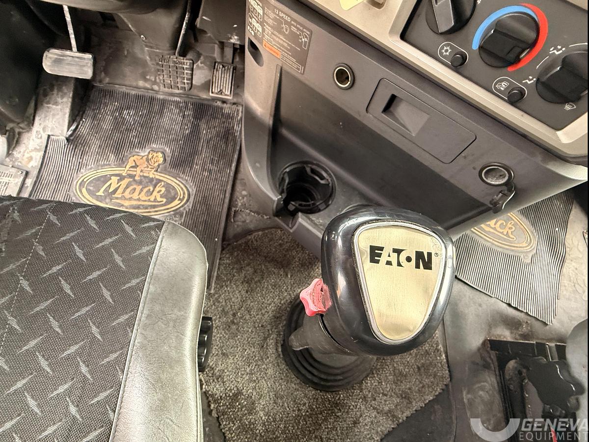Used 2014 Mack Pinnacle CXU613