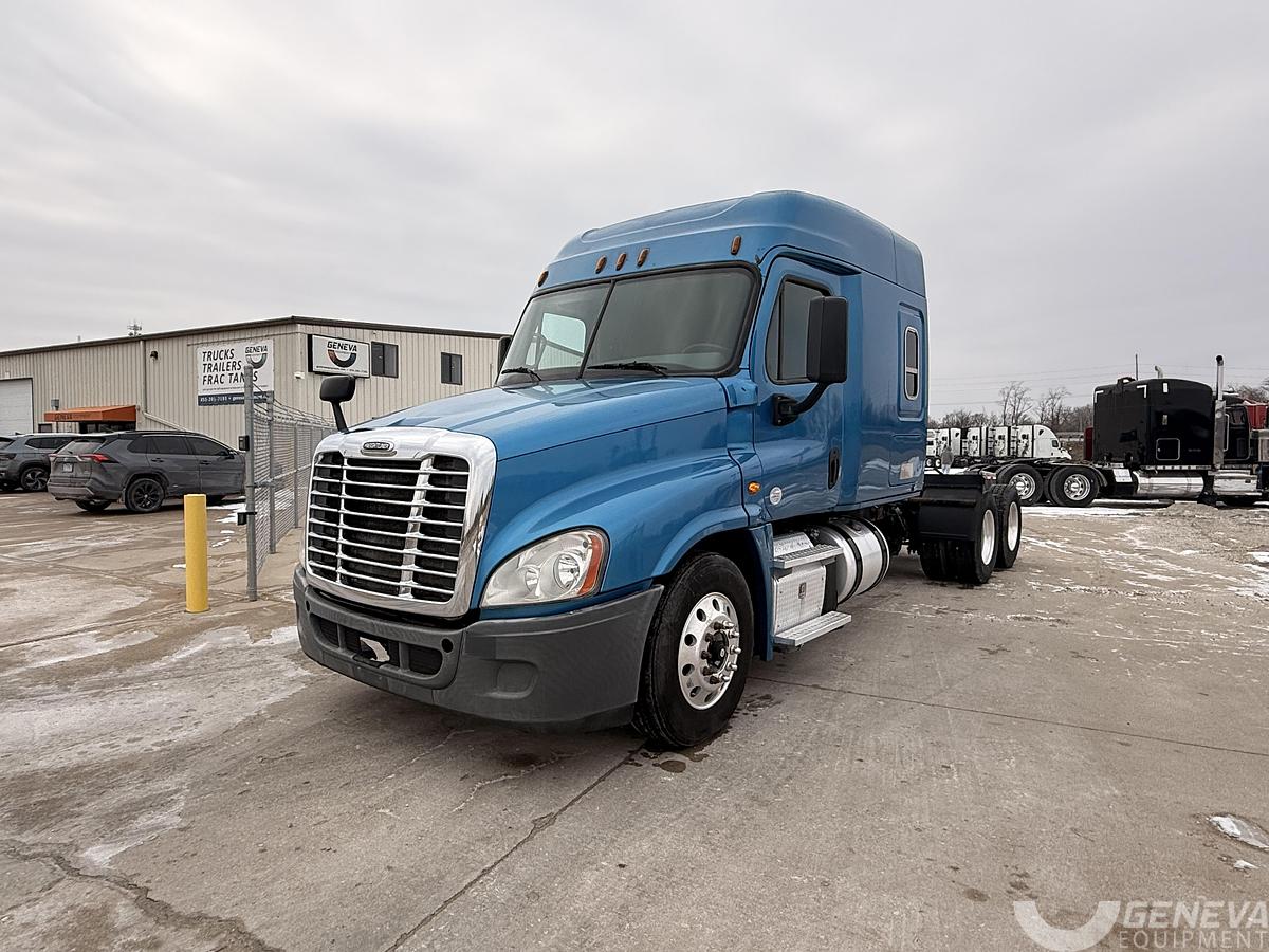 Used 2016 Freightliner CA 125