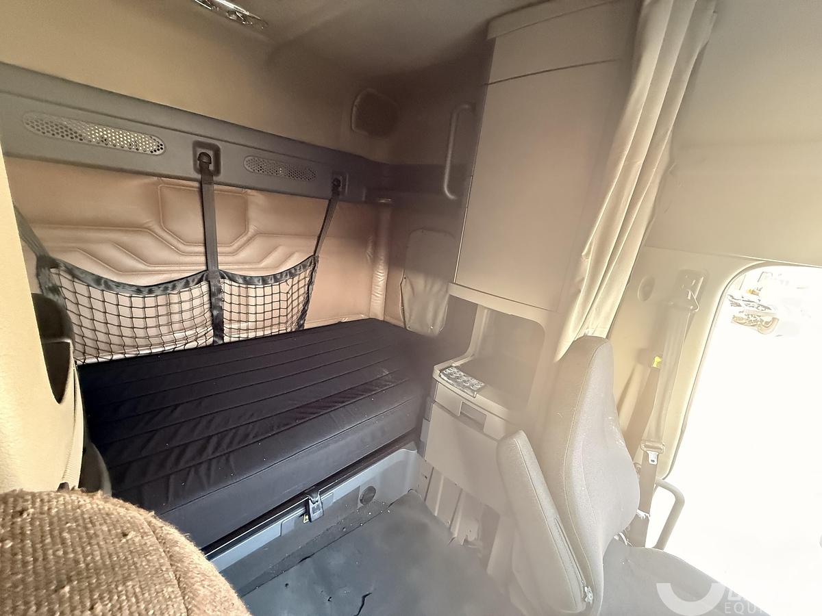 Used 2016 Freightliner CA 125