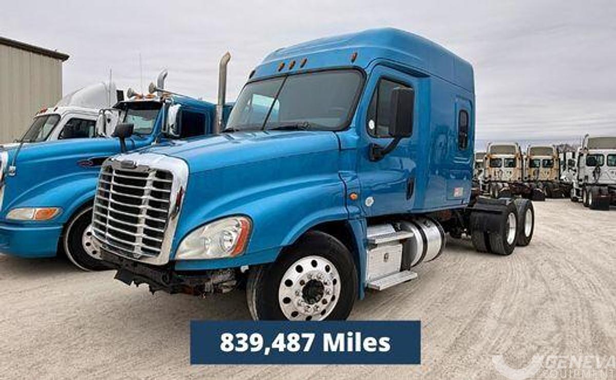 Used 2016 Freightliner CA 125