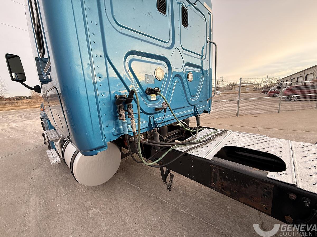Used 2016 Freightliner CA 125
