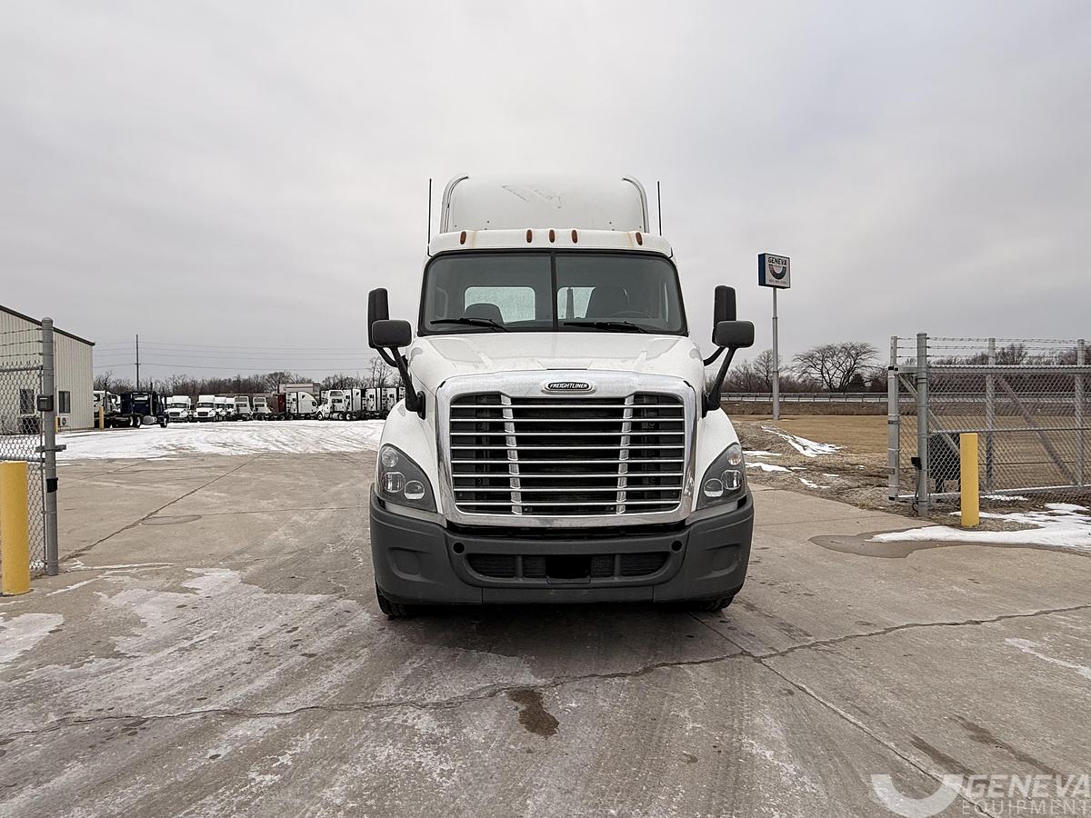Used 2018 Freightliner Cascadia 113