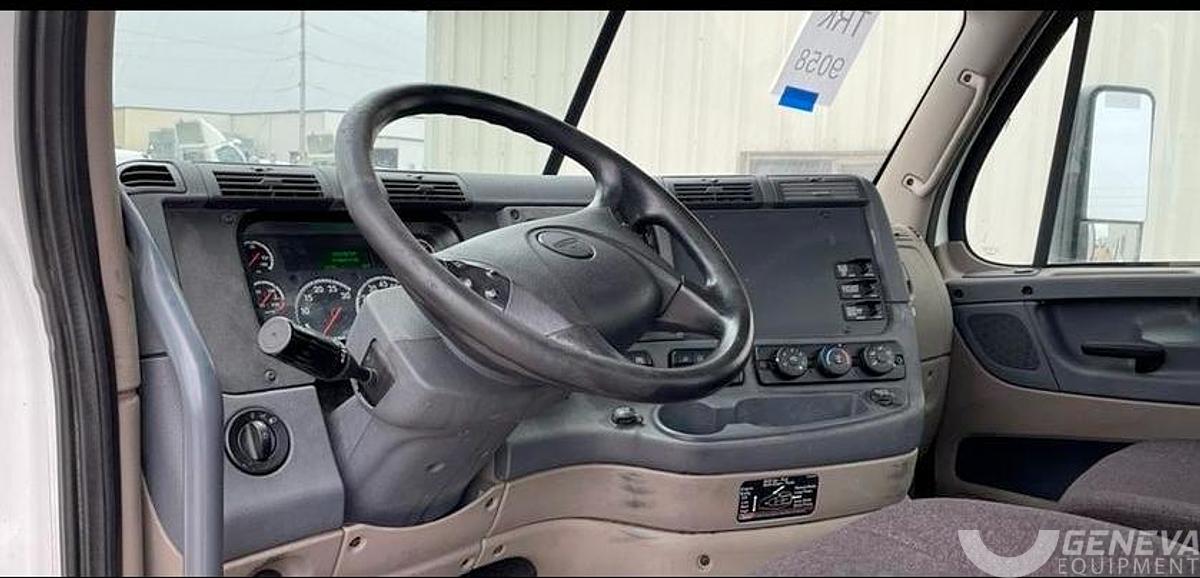 Used 2018 Freightliner Cascadia 113