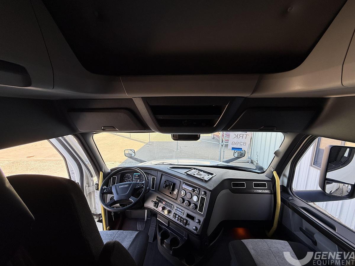Used 2021 Freightliner Cascadia 126