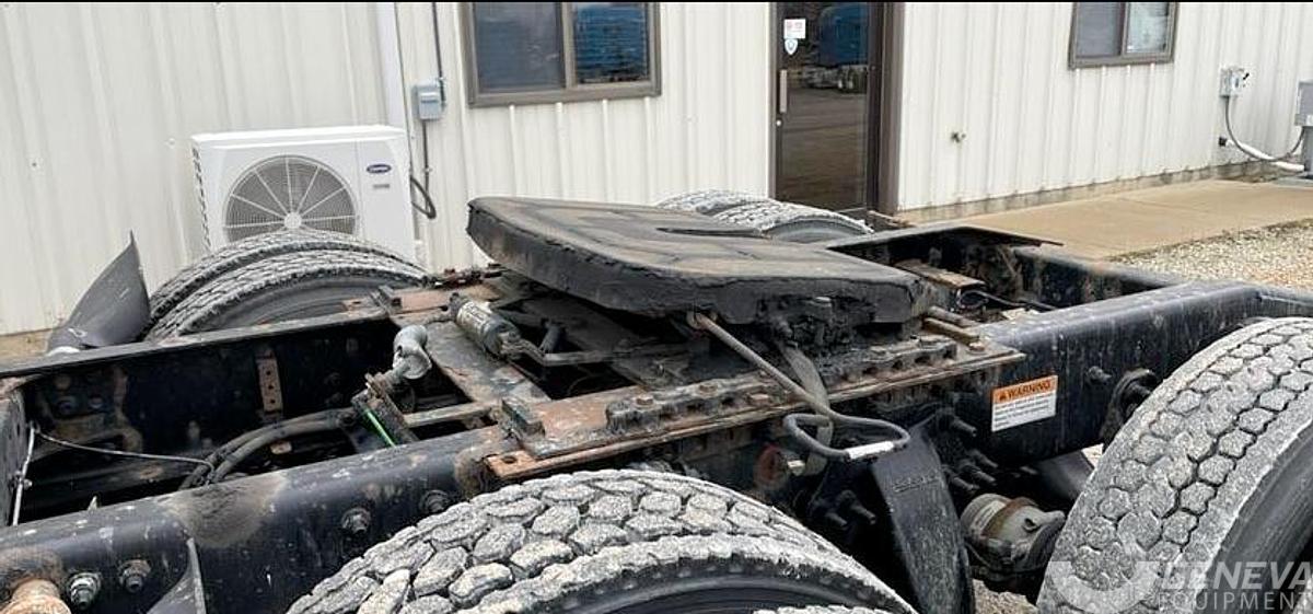 Used 2018 Freightliner Cascadia 113