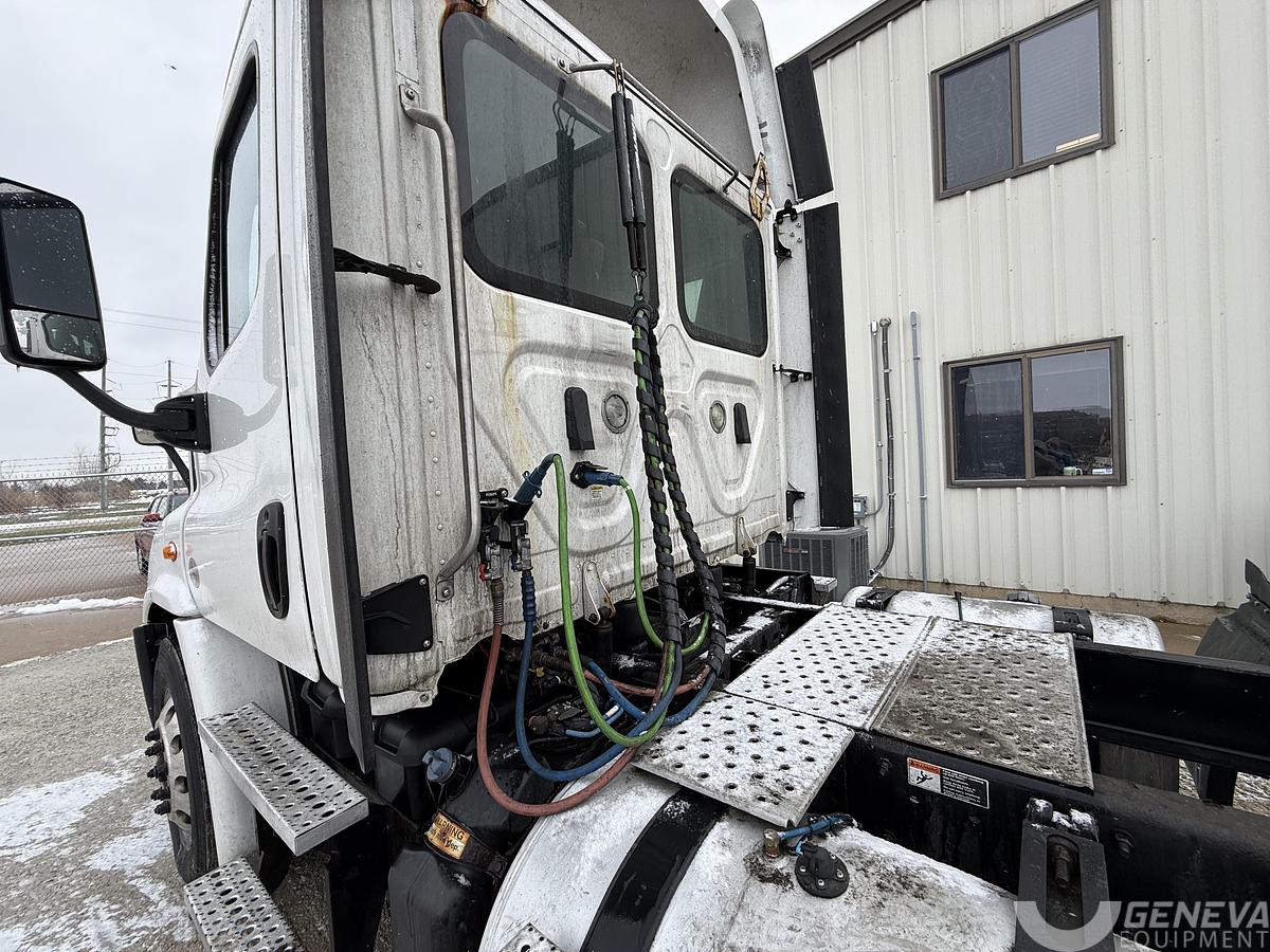 Used 2018 Freightliner Cascadia 113
