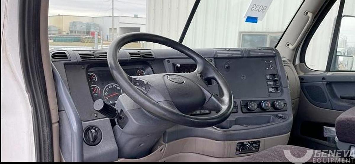 Used 2018 Freightliner Cascadia 113