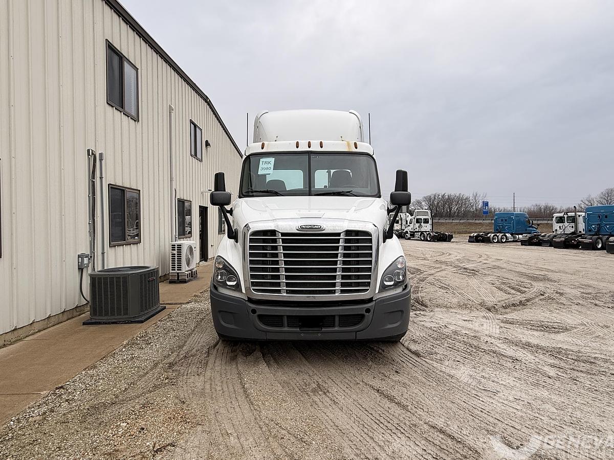 Used 2018 Freightliner Cascadia 113