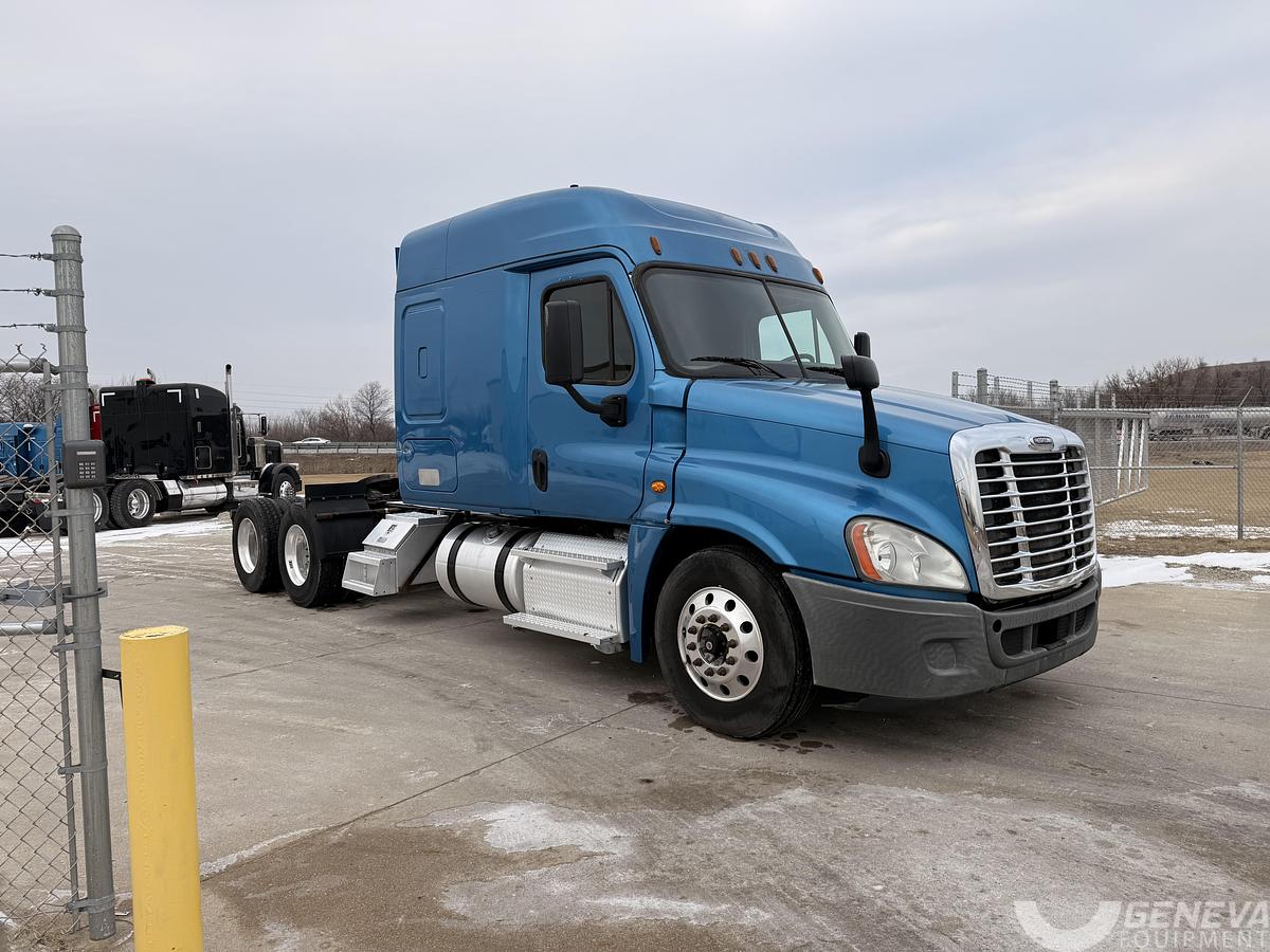 Used 2016 Freightliner CA 125