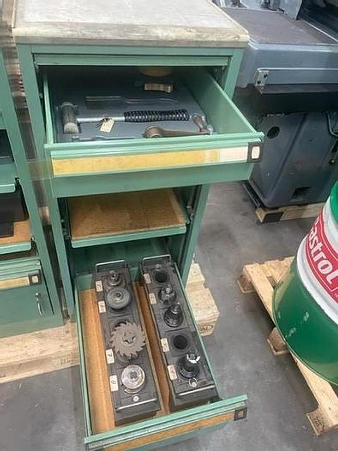 Used MAHO MH400P tool milling machine
