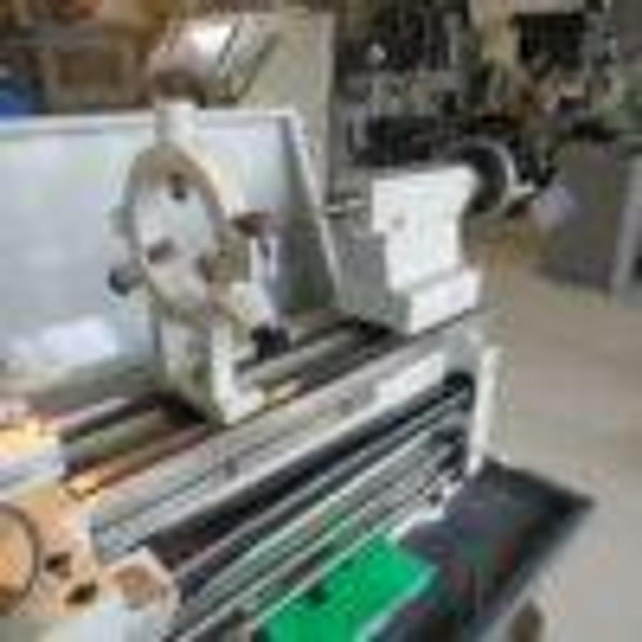 Used KAMI DKM332-1 center lathe