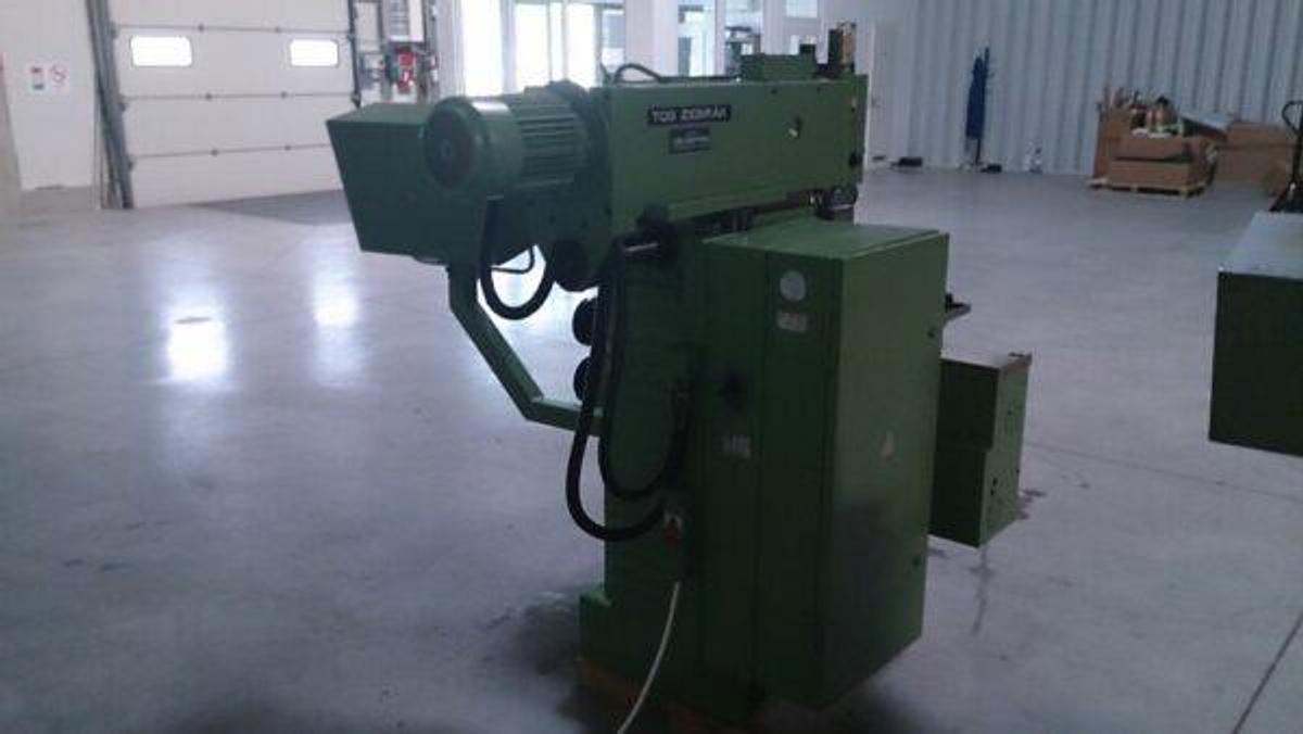 Used TOS FNGJ20 tool milling cutter
