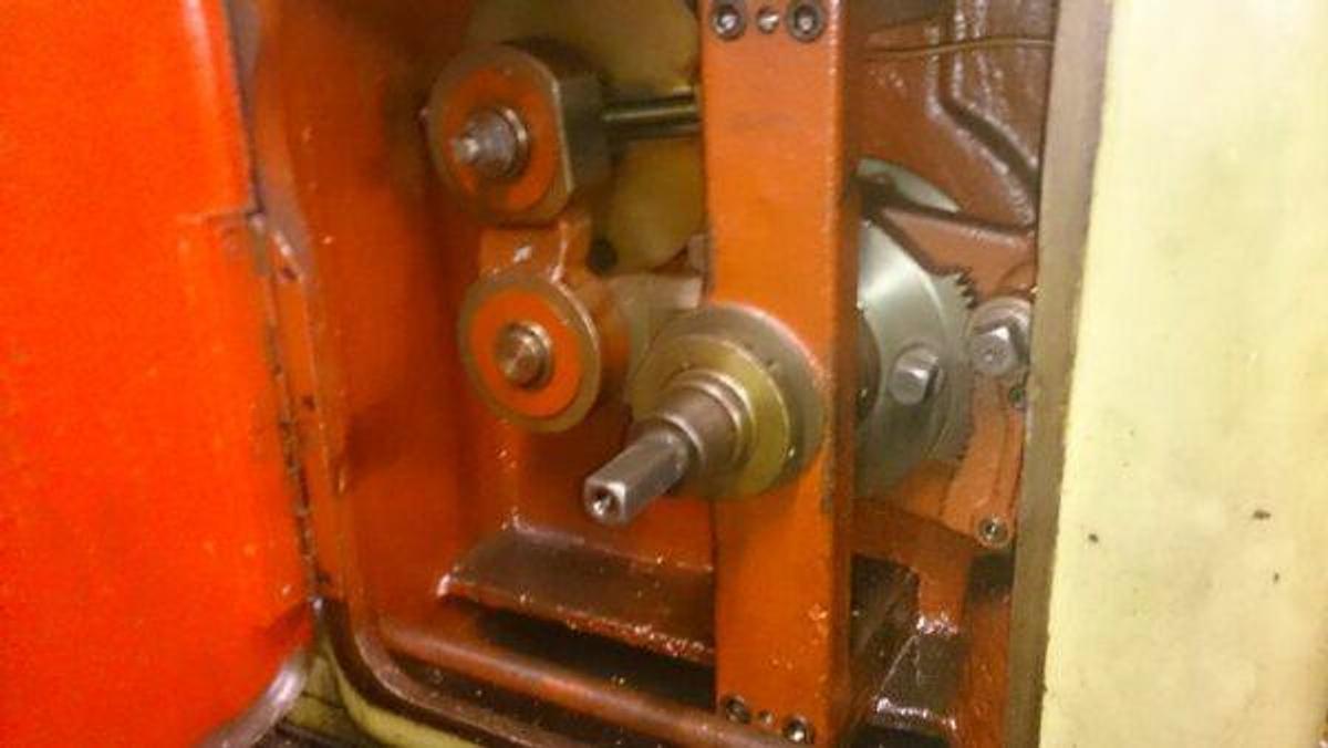 Used Three gear hobbing machines for sale