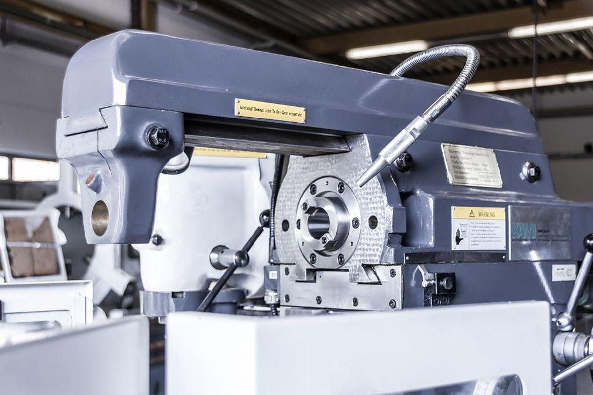 KAMI FKM935 tool milling machine
