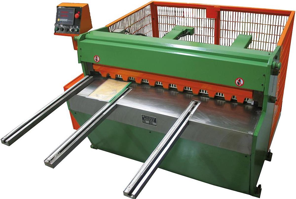 Used TKM series electric sheet metal cutting machines