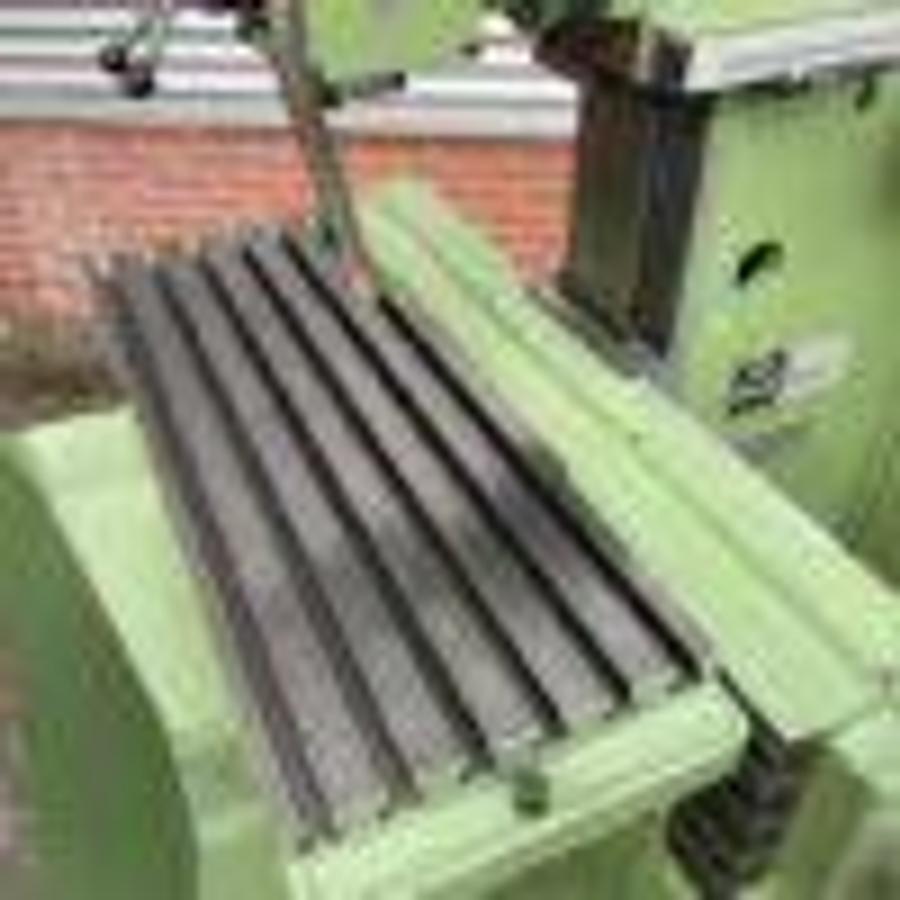 Used MAHO MH400P tool milling machine