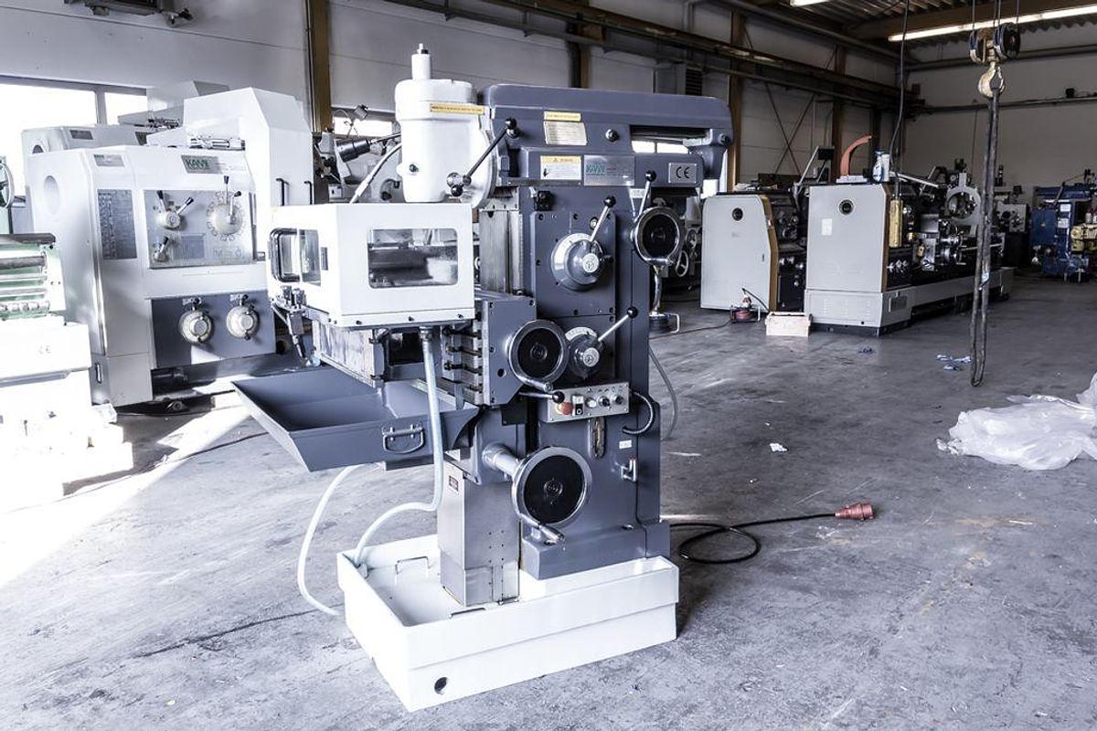 KAMI FKM935 tool milling machine