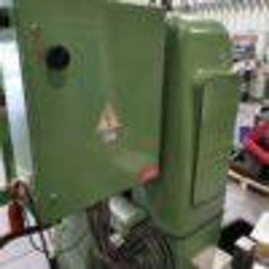 Used JAKOBSEN SJ30 surface grinder